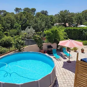 Les Pins-2 P-piscine-terrasse-prestations Hébergement de vacances